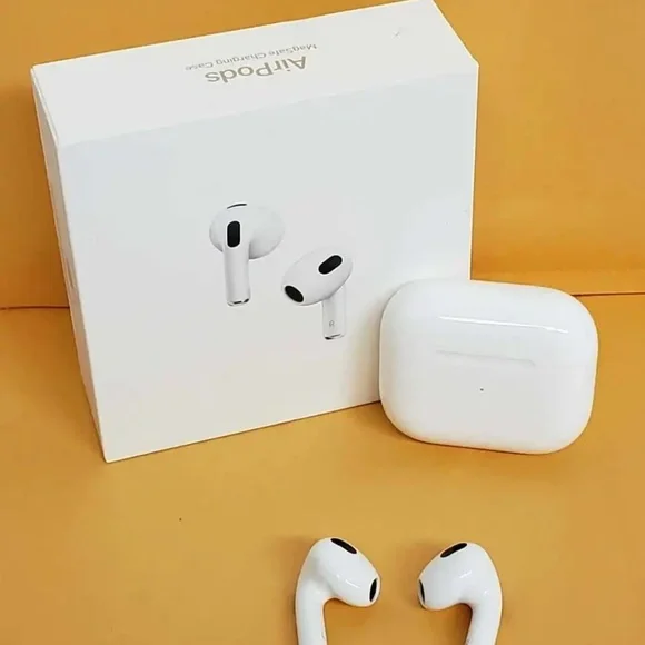 Apple Airpods With Charging Case
